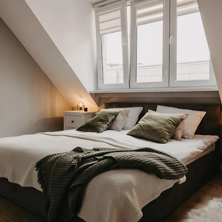 Apartmán Uniwersytecka 27 - Przestronny Na Wroclawskiej Starowce - 3 Sypialnie, Sauna, Billard - - Fair Vratislav